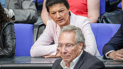 Verabschiedeten sich gemeinsam von der Linkspartei: Klaus Ernst (vorn) und Sahra Wagenknecht.