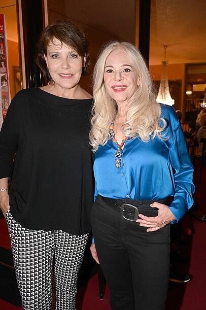 Unter den Gästen: Janina Hartwig und Julia Kent.