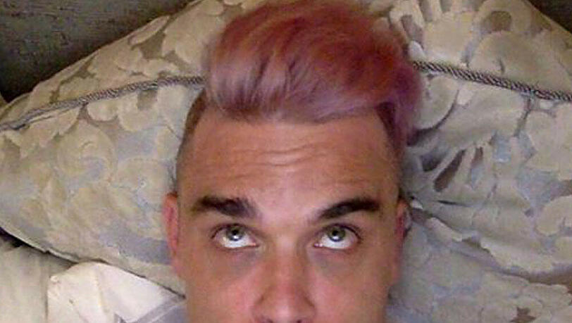 Da ist wohl etwas schiefgelaufen: Robbie Williams hat jetzt pinke Haare. Da ist wohl etwas schiefgelaufen: Robbie Williams hat jetzt pinke Haare.