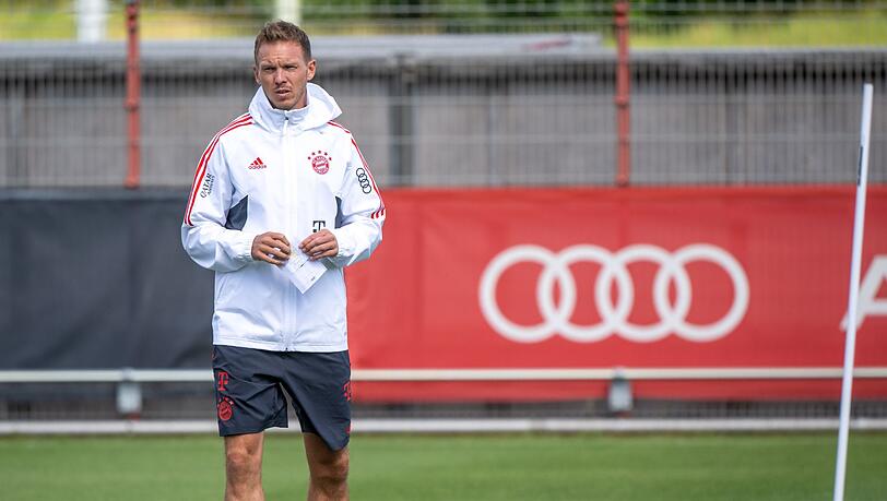 Trainer Julian Nagelsmann leitet das Training.