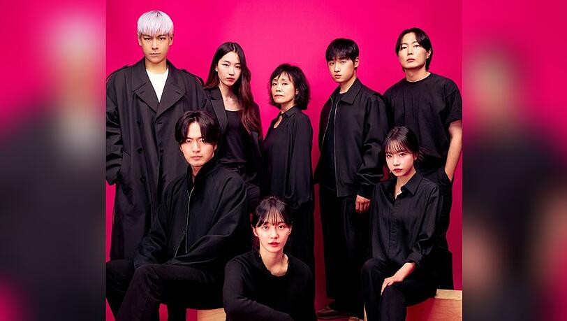Von links nach rechts: Choi Seung-Hyun,  Lee Jin-Uk, Won Ji-An, Park Gyu-Young, Kang Ae-Sim, Lee David, Jo Yu-Ri, Roh Jae-Won