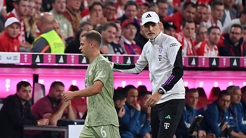 Harmonie sieht anders aus: FC-Bayern-Trainer Thomas Tuchel (re.) und Joshua Kimmich.