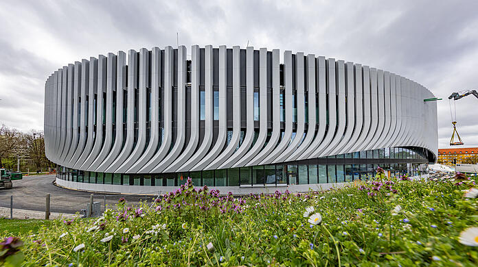 Der SAP Garden wird bei Heimspielen des EHC Red Bull München insgesamt 10.796 Zuschauer fassen.