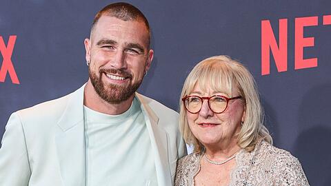 Eingespieltes Team: Travis Kelce und seine Mutter Donna. Sie begleitet ihn häufig zu Veranstaltungen und fiebert im Publikum bei seinen Spielen mit.