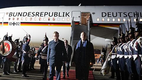 Au&szlig;enminister Johann Wadephul (CDU) bei der Ankunft in Argentinien.