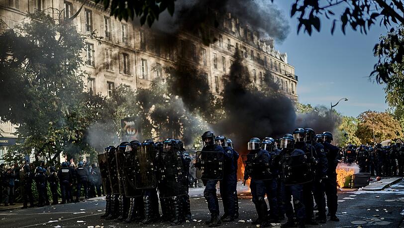 Bei landesweiten Demonstrationen am Samstag in Frankreich befürchten die Behörden Ausschreitungen (Archivbild) Bei landesweiten Demonstrationen am Samstag in Frankreich befürchten die Behörden Ausschreitungen (Archivbild)