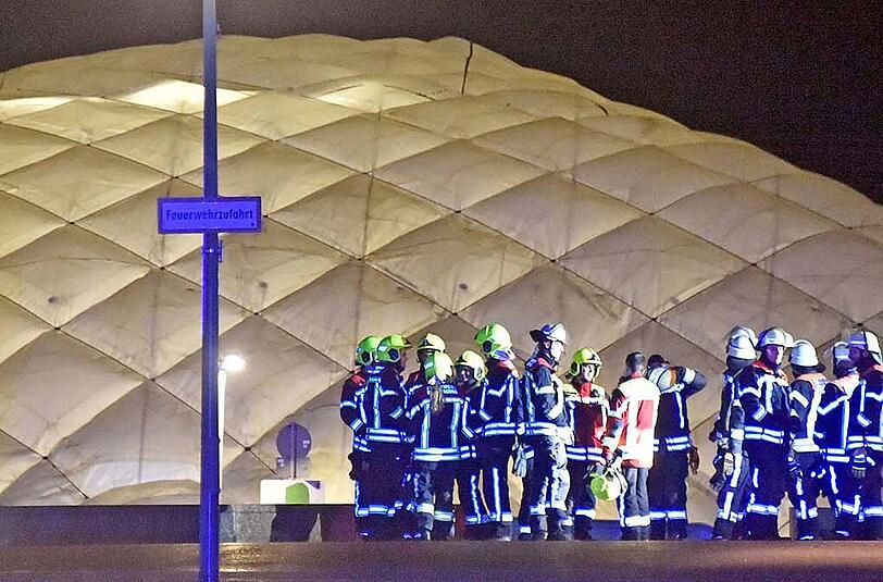 Am Dienstagabend beschädigte der Sturm eine Traglufthalle in Taufkirchen. In der Einrichtung sind aktuell über 220 Asylbewerber untergebracht.