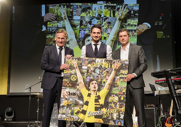 Schwarzgelbe Nacht: BVB-Geschäftsführer Hans-Joachim Watzke, Mats Julian Hummels und Sportdirektor Michael Zorc (von links).
