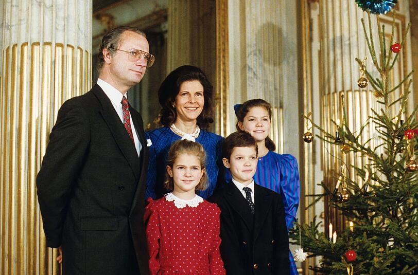Die schwedische Königsfamilie an Weihnachten 1990.
