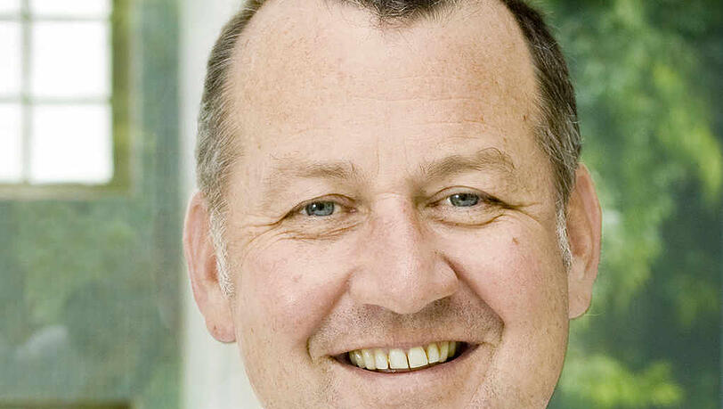 Interview mit Stefan Behnisch. Der 63-Jährige ist der Sohn von Olympiapark-Erbauer Günter Behnisch und ebenfalls Architekt. Er hat Büros in München, Stuttgart, Boston und Los Angeles und mehr als 100 Mitarbeiter. Interview mit Stefan Behnisch. Der 63-Jährige ist der Sohn von Olympiapark-Erbauer Günter Behnisch und ebenfalls Architekt. Er hat Büros in München, Stuttgart, Boston und Los Angeles und mehr als 100 Mitarbeiter.
