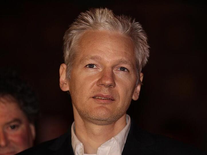 Julian Assange nach seiner vorläufigen Freilassung