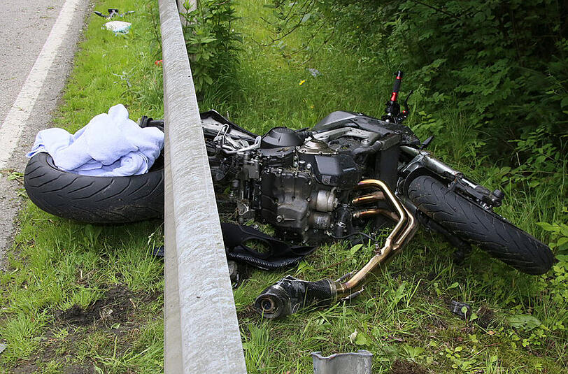 Schwerer Motorradunfall am Ensdorfer Berg. Die Bilder vom Rettungseinsatz.