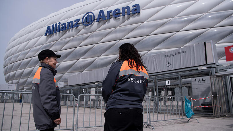 Sicherheitsvorkehrungen vor der Allianz Arena.