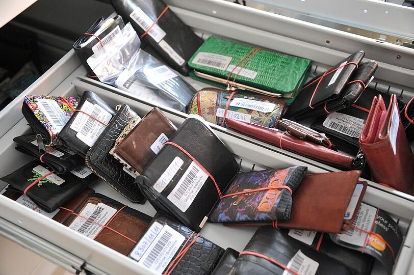 Im Städtischen Fundbüro häuft sich so einiges an: Die Fraktion der Bürgerlichen Mitte im Stadtrat möchte, dass die Einrichtung bürgerfreundlicher wird.