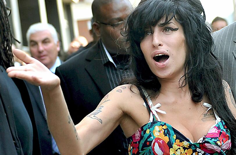Amy Winehouses Mutter hält es für möglich, dass ihre Tochter unter dem Tourette-Syndrom litt.