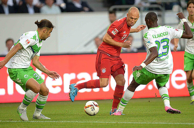 ARJEN ROBBEN NOTE 2: Das Comeback, das Tor! Erstes Spiel für den Holländer seit dem unglücklichen Comeback-Versuch im Pokal-Halbfinale gegen den BVB Ende April. Anfänglich mit Schwierigkeiten, in den Rhythmzs zu finden, war ja auch sein erster Einsatz während der Vorbereitung. Dann immer agiler und zielstrebiger. Und, nahezu unglaublich: Erstes Pflichtspiel-Tor seit Ende Februar! Traf beim Elferschießen souverän.