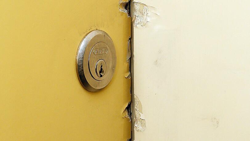 Wer von seinem Vermieter einfach so ausgesperrt wird, darf sich notfalls auch mit Gewalt Zutritt zur Wohnung verschaffen.