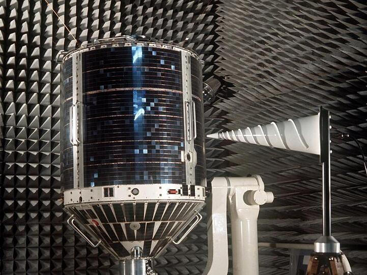 Der erste deutsche Forschungsatellit Azur. Foto: Diener/dpa/Archivbild