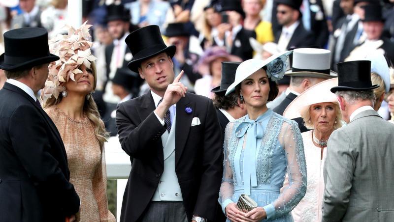 König Willem-Alexander (l-r), Königin Maxima der Niederlande, der britische Prinz William, dessen Frau Kate,, Camilla und Prinz Charles beim Pferderennen Royal Ascot. König Willem-Alexander (l-r), Königin Maxima der Niederlande, der britische Prinz William, dessen Frau Kate,, Camilla und Prinz Charles beim Pferderennen Royal Ascot.