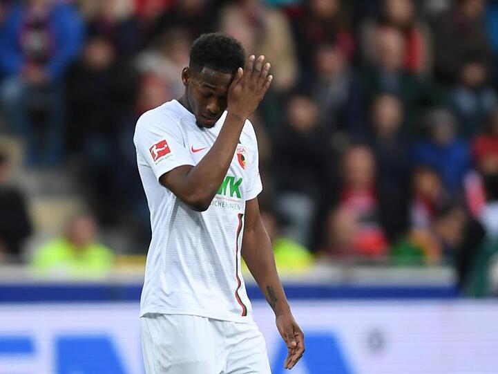 Reece Joel Oxford von FC Augsburg läuft über den Platz. Foto: Patrick Seeger/Archivbild