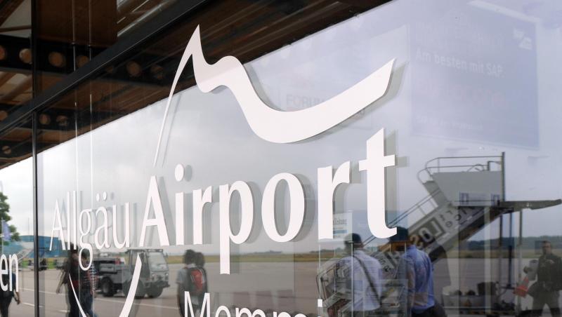 Logo und Schriftzug des Allgäu Airport am Terminal des Flughafens. Foto: Andreas Gebert/dpa/Archivbild Logo und Schriftzug des Allgäu Airport am Terminal des Flughafens. Foto: Andreas Gebert/dpa/Archivbild