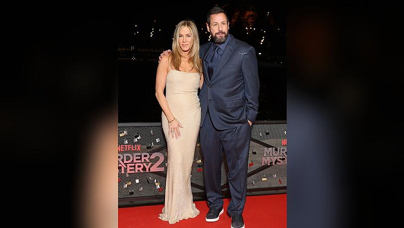 Jennifer Aniston und Adam Sandler bei ihrem "Murder Mystery 2"-Auftritt in Paris.