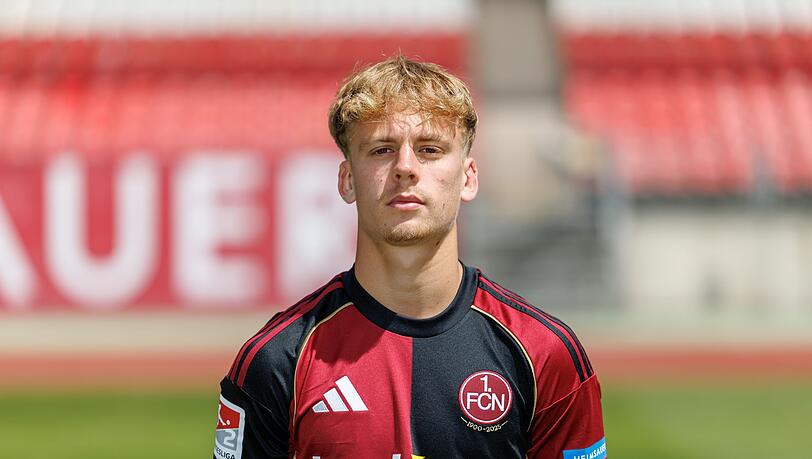 Tim Janisch wurde in der vergangenen Saison in die erste Mannschaft des 1. FC Nürnberg befördert, heute ist er Stammspieler.