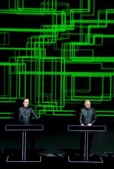 Mit ihren alten Hits "Das Model" oder "Autobahn" kann die 1970 gegründete Band Kraftwerk nach wie vor ihre Fans begeistern. Eine 3D-Show tut dabei ihr Übriges.
