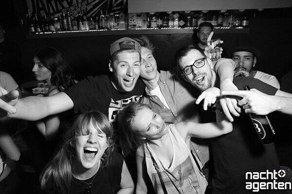 Unter dem Motto "YOU ARE 1 OUT OF 100BLACKDOLPHINS" wurde Samstag im Crux gefeiert. Mehr Bilder unter: www.nachtagenten.de
