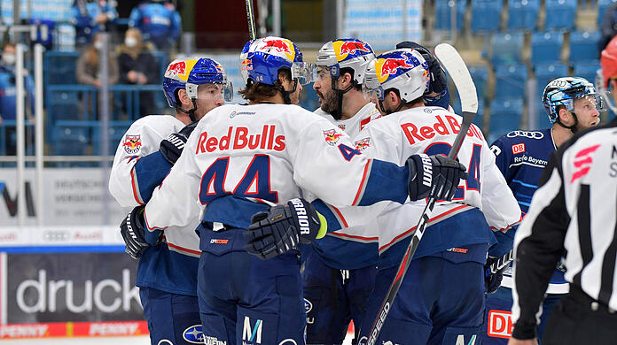 Der EHC jubelt im Derby gegen Ingolstadt.