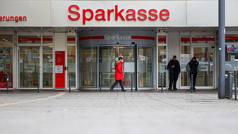 Knapp f&uuml;nf Wochen nach dem spektakul&auml;ren Einbruch ist die Sparkasse Gelsenkirchen wieder offen &ndash; allerdings nicht die Schlie&szlig;fachanlage. (Archivbild)