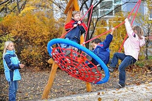 Spielende Kinder sind bei der Stadt München erwünscht .