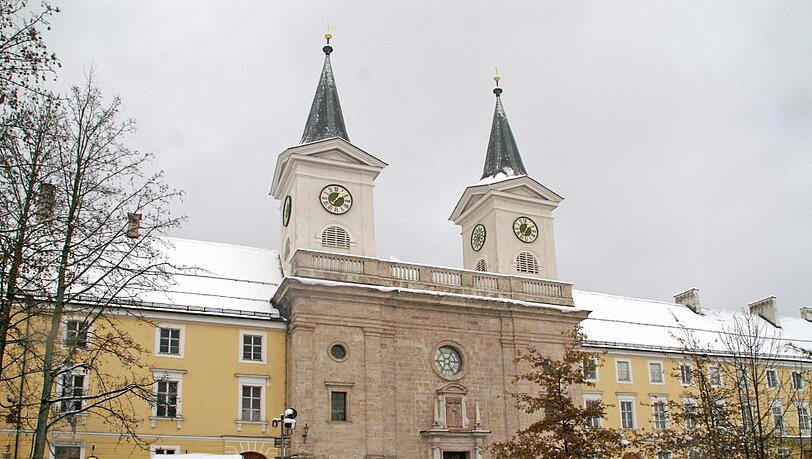 Das altehrwürdige Gymnasium Tegernsee, ohne genügend Nachwuchs drohen der Schule eisige Zeiten. Das altehrwürdige Gymnasium Tegernsee, ohne genügend Nachwuchs drohen der Schule eisige Zeiten.