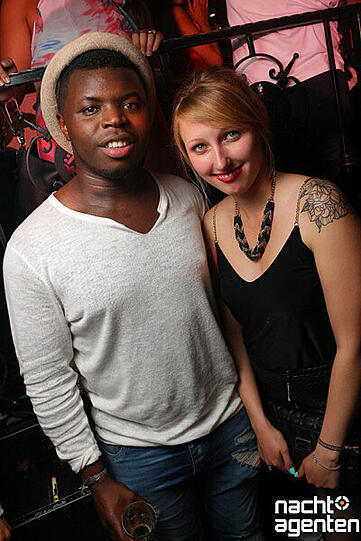 Bei der Reihe "Garden & Restaurant" im Crown's Club gibt es Hip-Hop- und R'n'B-Musik auf die Ohren.