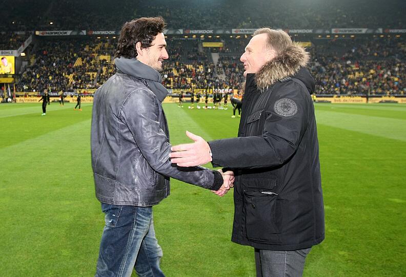 Auf Wiedersehen Mats? Watzke und Hummels beim Handschlag.