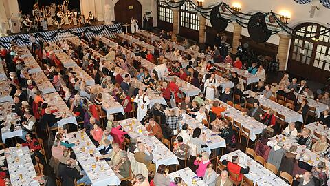 Der Festsaal war voll besetzt.