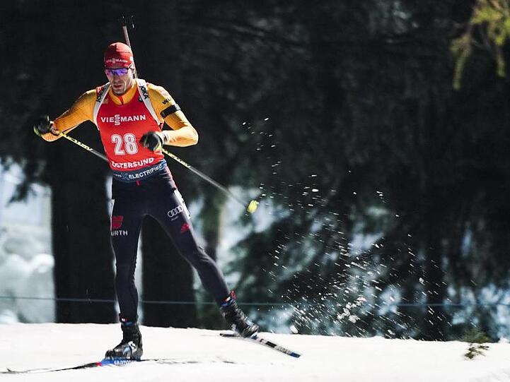 Die deutschen Biathleten um Arnd Peiffer haben im ersten Staffelrennen der Saison in Östersund nur den achten Platz belegt.