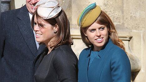 Prinzessin Beatrice und Prinzessin Eugenie bei einem zur&uuml;ckliegenden Ostergottesdienst.