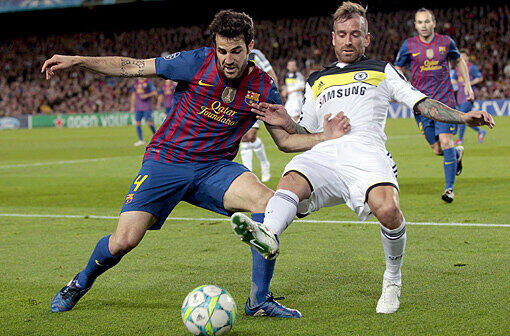Zweikampf im Spiel Barcelona gegen den FC Chelsea.