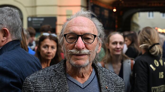 Franz Xaver Kroetz beim Besuch des Ralph-Siegel-Musicals "Ein bisschen Frieden" im Deutschen Theater. Im Sommer 2025 wird er in der Neuauflage des legendären Theaterstücks über den Brandner Kasper auf der Bühne stehen, in der Hauptrolle des Kleinbauern, der mit dem Tod bei Kirschgeist und Karten um weitere Lebensjahre spielt.