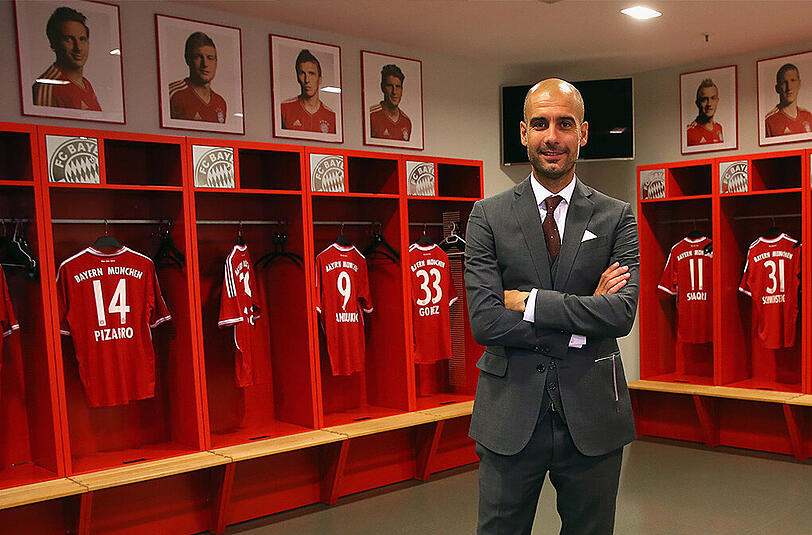 Am 24. Juni 2013 betrat Pep Guardiola zum ersten Mal die Bayern-Kabine. Kurios: Alle sechs Spieler im Hintergrund haben den Verein mittlerweile verlassen.