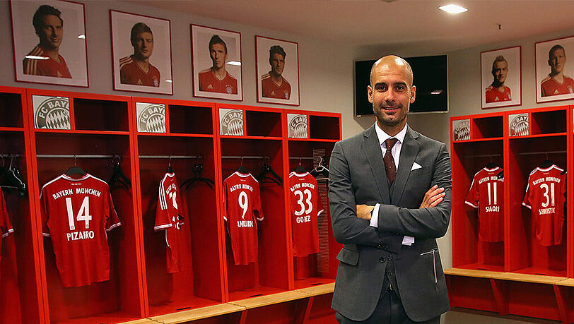 Am 24. Juni 2013 betrat Pep Guardiola zum ersten Mal die Bayern-Kabine. Kurios: Alle sechs Spieler im Hintergrund haben den Verein mittlerweile verlassen. Am 24. Juni 2013 betrat Pep Guardiola zum ersten Mal die Bayern-Kabine. Kurios: Alle sechs Spieler im Hintergrund haben den Verein mittlerweile verlassen.