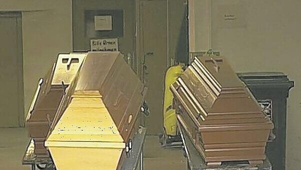 Goldgrube Krematorium: Im Nürnberger Westfriedhof sammelten Mitarbeiter jahrelang Zahngold aus der Asche der Verstorbenen. Goldgrube Krematorium: Im Nürnberger Westfriedhof sammelten Mitarbeiter jahrelang Zahngold aus der Asche der Verstorbenen.