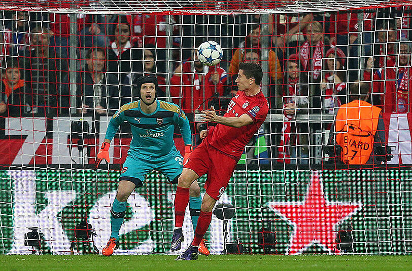 Robert Lewandowski - Note 2: Nach zwei torlosen Spielen mal wieder zur Stelle. Traf im Fallen per Kopf zum 1:0 &ndash; sein viertes Tor im laufenden Wettbewerb.