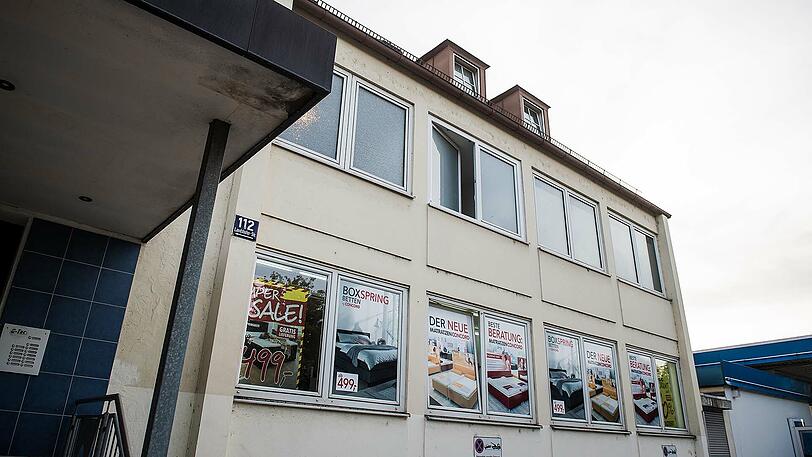 Das Mehrfamilienhaus in der Regensburger Landshuter Straße. Hier kam es zum Gewaltdelikt an der 33-jährigen Prostituierten.