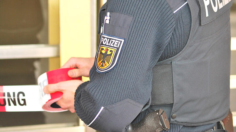Die Polizei hat den betroffenen Bereich großräumig abgesperrt. (Symbolbild)