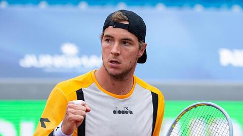 Jan-Lennard Struff ballt beim Halbfinale gegen Ilya Iwashka die Faust.
