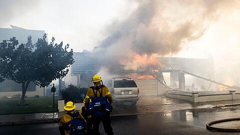 Die Flammen haben mehrere H&auml;user zerst&ouml;rt oder besch&auml;digt.