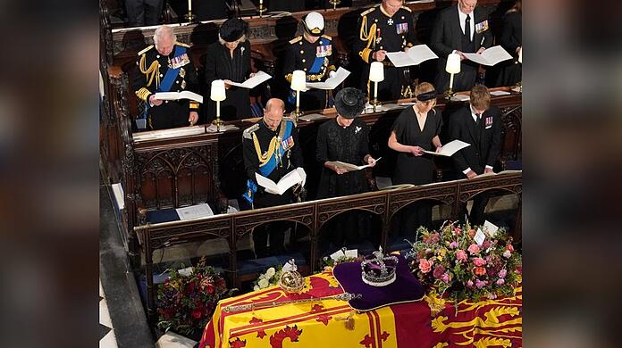 Der Platz vor König Charles III. links unten blieb frei.