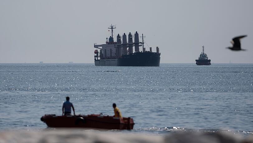 Ein mit Getreide beladene Frachtschiff auf dem Marmarameer bei Istanbul (Symbolbild).